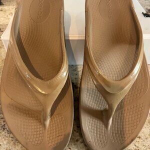 Oofos Oolala Size 9